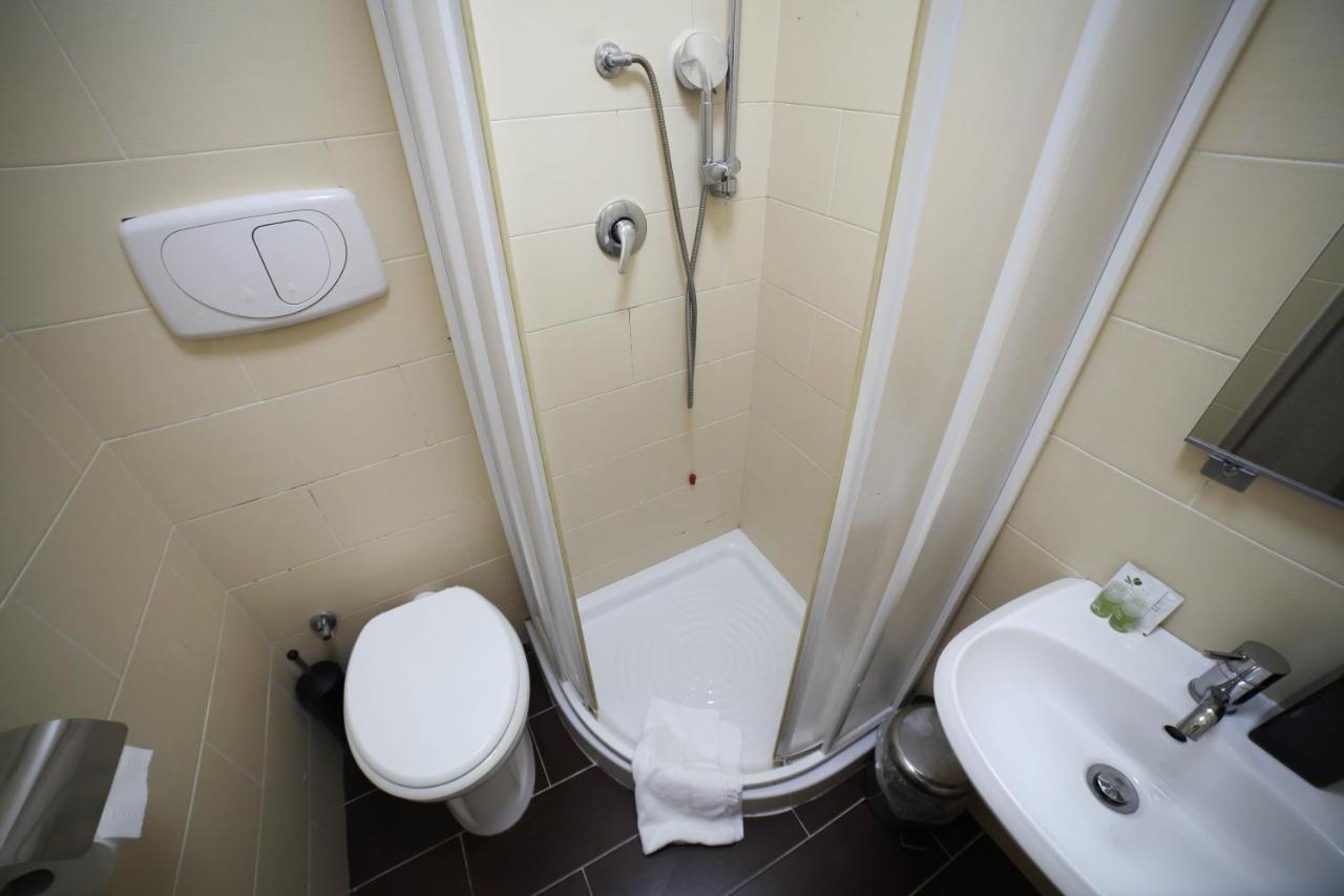 Kaydee Guesthouse ローマ エクステリア 写真